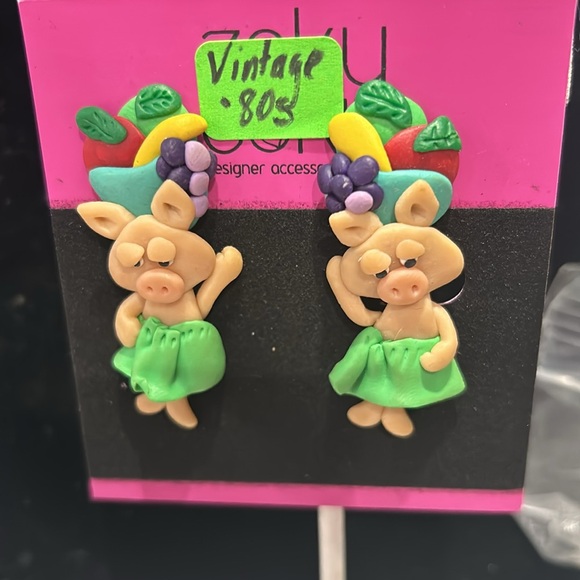 VINTAGE Sulpted Clay Polymer Luau Pig Earrings-Boutique - Picture 3 of 6